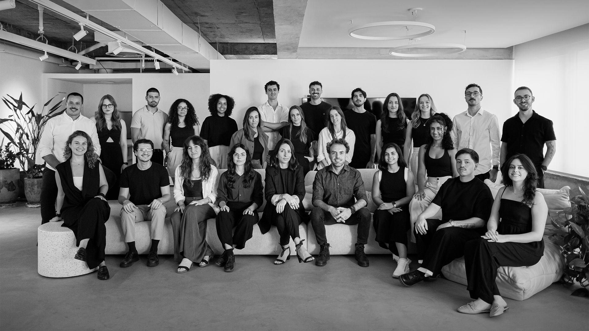 Equipe do Ideia1 Arquitetura em retrato institucional para o projeto Tomaz da Maiojama em Porto Alegre
