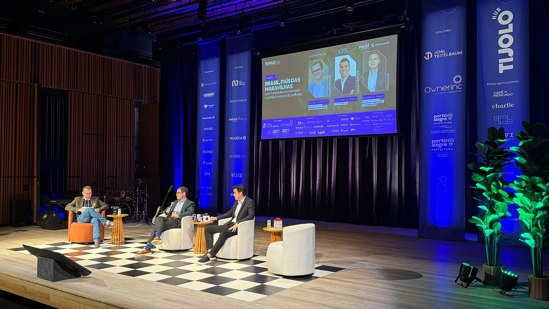 Tijolo Business 2026, realizado pelo Tijolo Hub nos dias 25 e 26 de agosto, na capital. Em bate-papo mediado por Rodrigo Pavei, managing director da Pavei Empreendimentos e vice-presidente do Sinduscon-RS, Luciano Corrêa, CEO da CFL Inc., e Pedro Kopstein, sócio-diretor da Kopstein Incorporadora