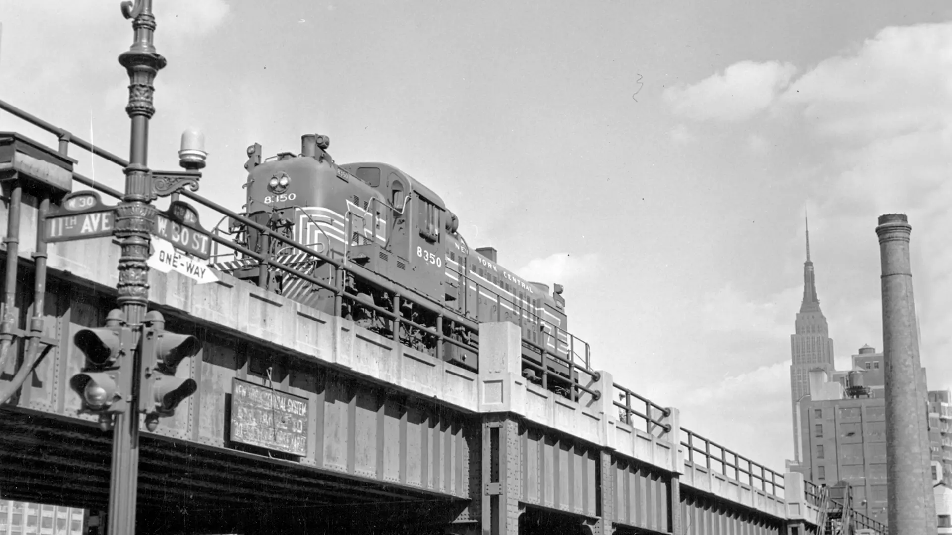 O High Line em plena atividade ferroviária na década de 1930 — Foto: Gallery Historical/Kalmbach